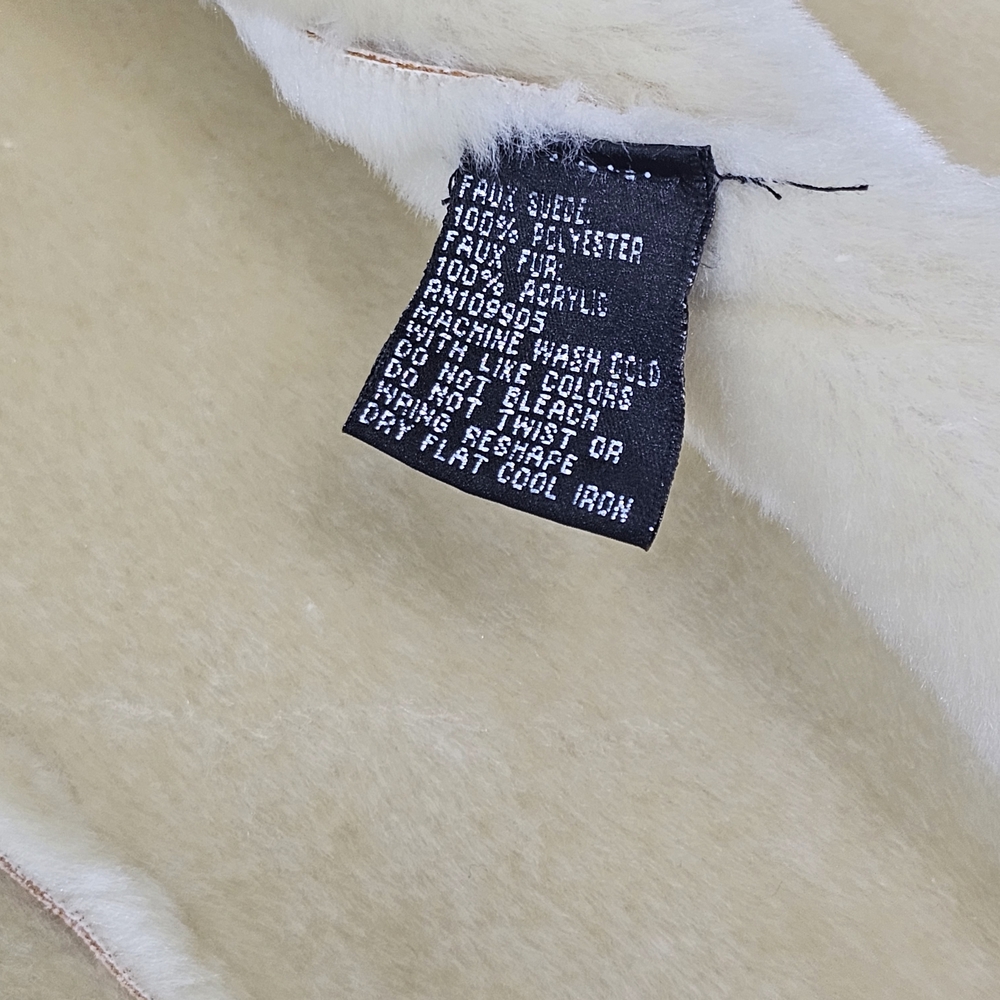 Essentials by Milano Ivory Faux Fur Vest - Picture 6 of 13